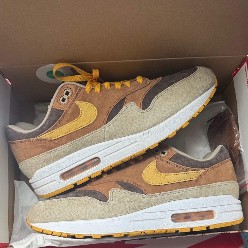 Nike Men's Tan and Yellow Sneakers